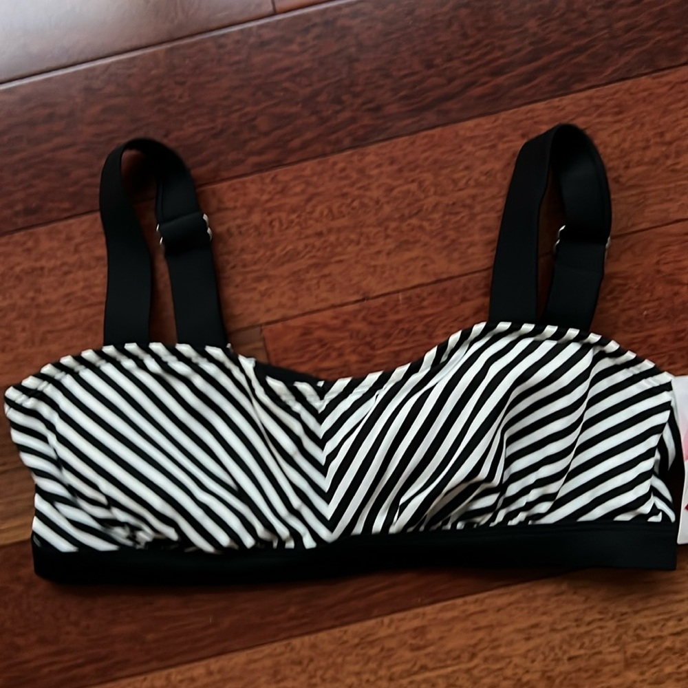Athleta striped swim top 36B/C underwire - black and white stripe- NWT